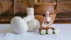 Thai-Massage mit Kräuterstempel